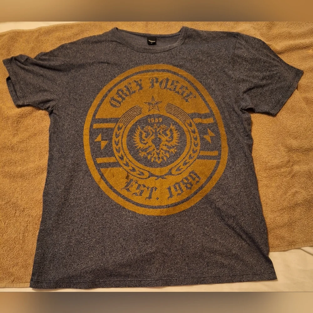 Obey Size Large T-shirt - Picture 1 of 2
